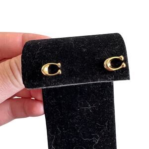 Small Coach C gold studs earrings